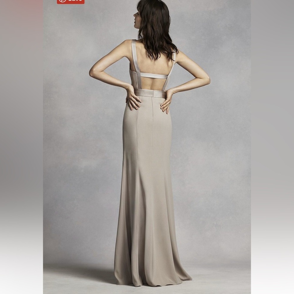 Vera Wang White. Open Back Formal Dress. Size 0. Champagne.